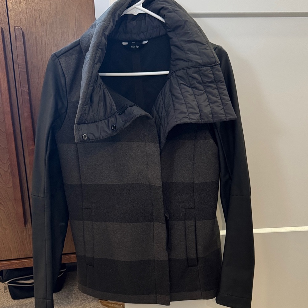Lululemon Athletica Black and Dark Gray Puffer Coat